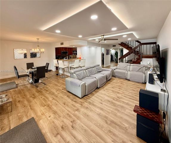 9717 N New River Canal Rd 406, Plantation, FL 33324