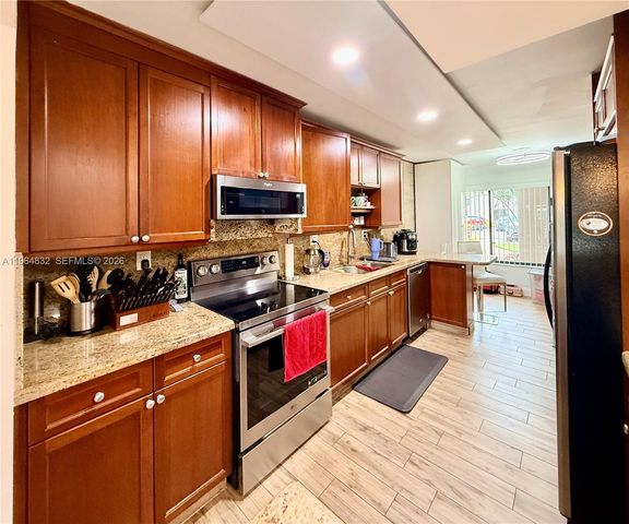 9717 N New River Canal Rd 406, Plantation, FL 33324