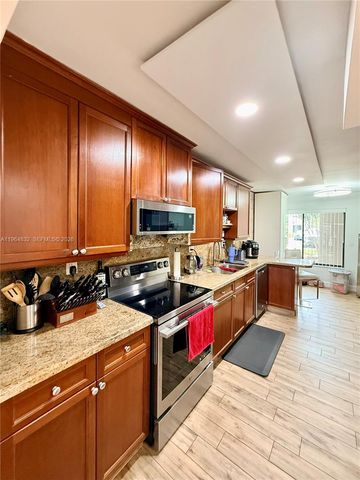 9717 N New River Canal Rd 406, Plantation, FL 33324