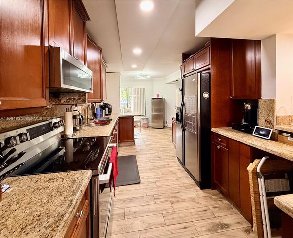 9717 N New River Canal Rd 406, Plantation, FL 33324