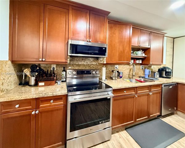 9717 N New River Canal Rd 406, Plantation, FL 33324