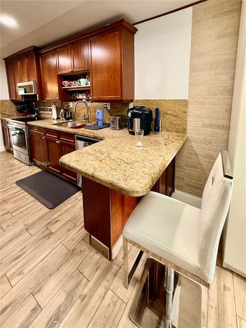 9717 N New River Canal Rd 406, Plantation, FL 33324