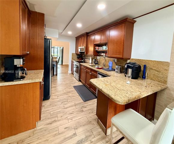 9717 N New River Canal Rd 406, Plantation, FL 33324