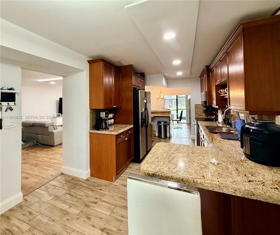 9717 N New River Canal Rd 406, Plantation, FL 33324