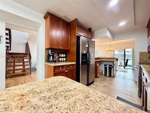 9717 N New River Canal Rd 406, Plantation, FL 33324