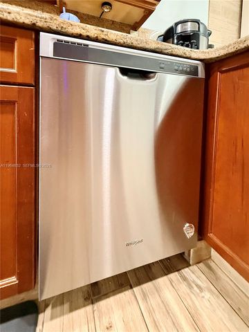 9717 N New River Canal Rd 406, Plantation, FL 33324