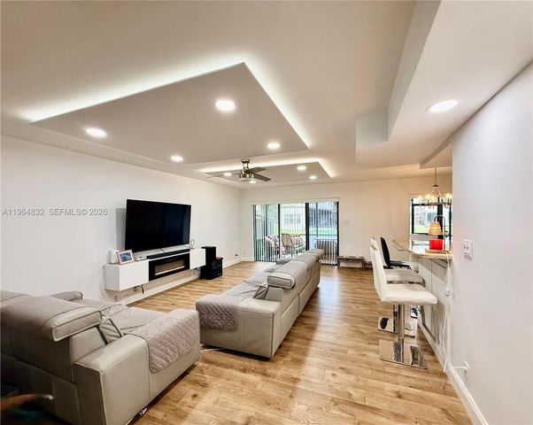 9717 N New River Canal Rd 406, Plantation, FL 33324