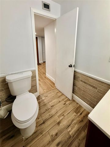 9717 N New River Canal Rd 406, Plantation, FL 33324