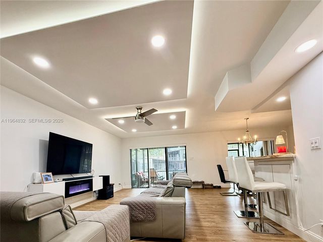 9717 N New River Canal Rd 406, Plantation, FL 33324