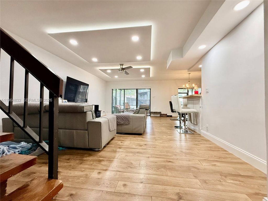 9717 N New River Canal Rd 406, Plantation, FL 33324