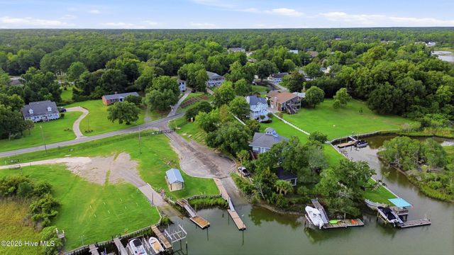 629 Hughes Road, Hampstead, NC 28443