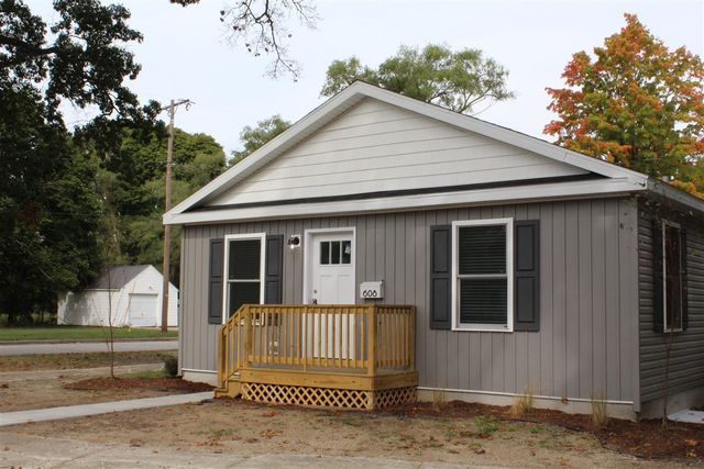 608 Jackson Avenue, Muskegon, MI 49442