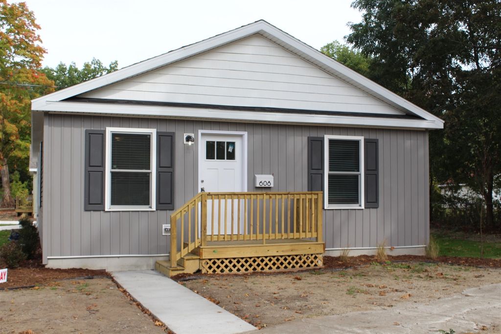 608 Jackson Avenue, Muskegon, MI 49442