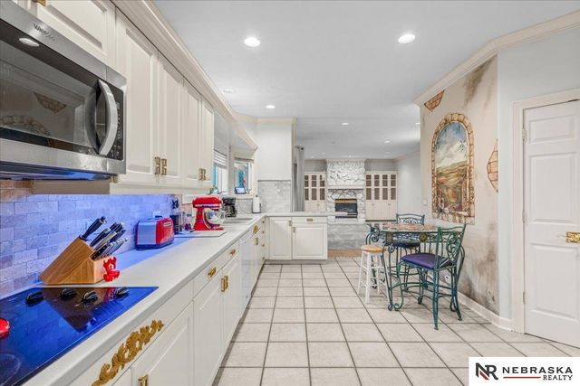 16767 J Circle, Omaha, NE 68135
