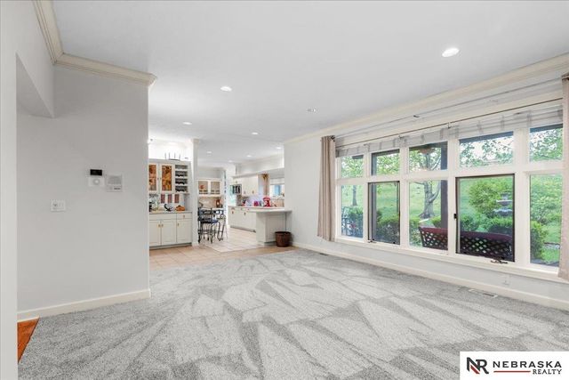 16767 J Circle, Omaha, NE 68135