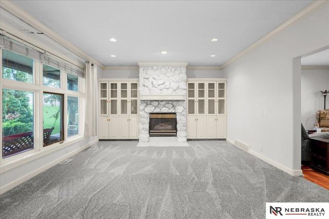 16767 J Circle, Omaha, NE 68135