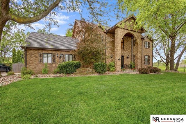 16767 J Circle, Omaha, NE 68135