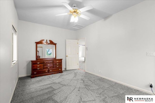 16767 J Circle, Omaha, NE 68135