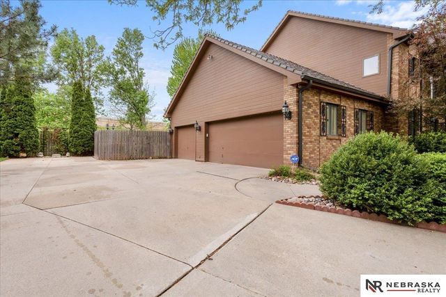 16767 J Circle, Omaha, NE 68135
