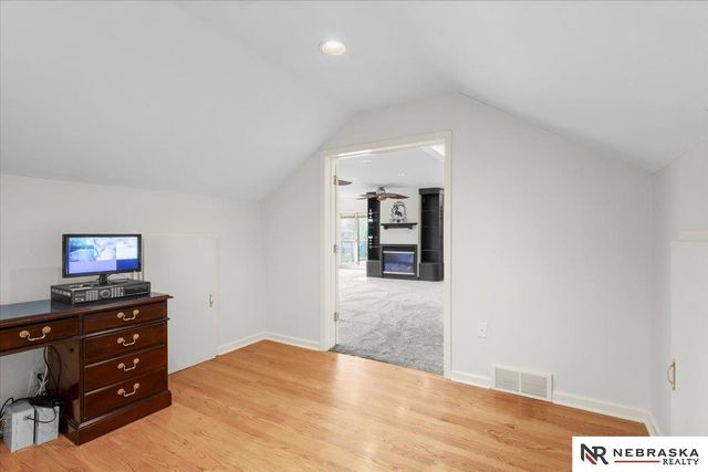 16767 J Circle, Omaha, NE 68135