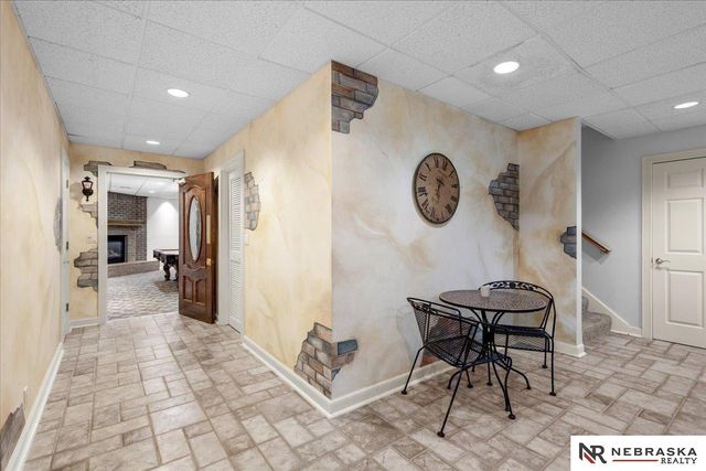 16767 J Circle, Omaha, NE 68135