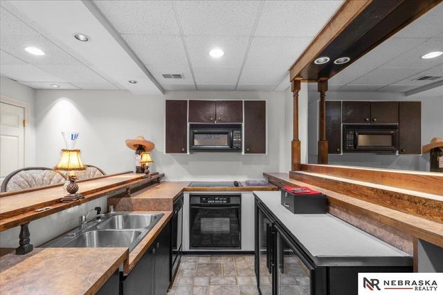 16767 J Circle, Omaha, NE 68135