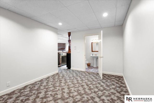 16767 J Circle, Omaha, NE 68135