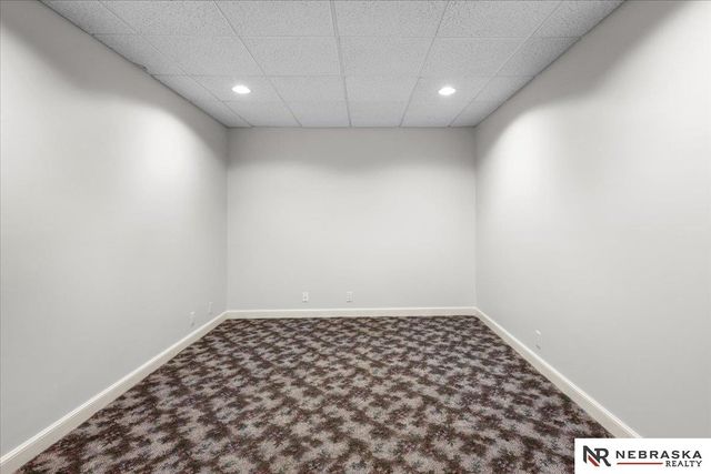 16767 J Circle, Omaha, NE 68135