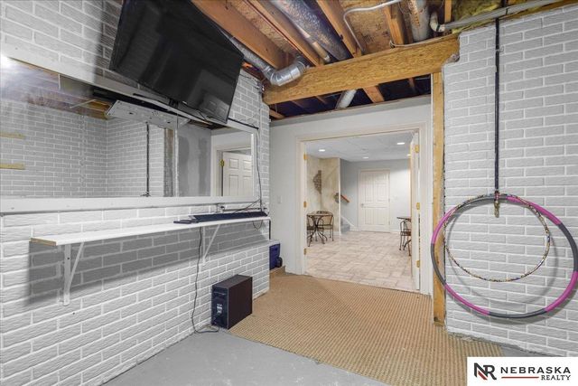 16767 J Circle, Omaha, NE 68135