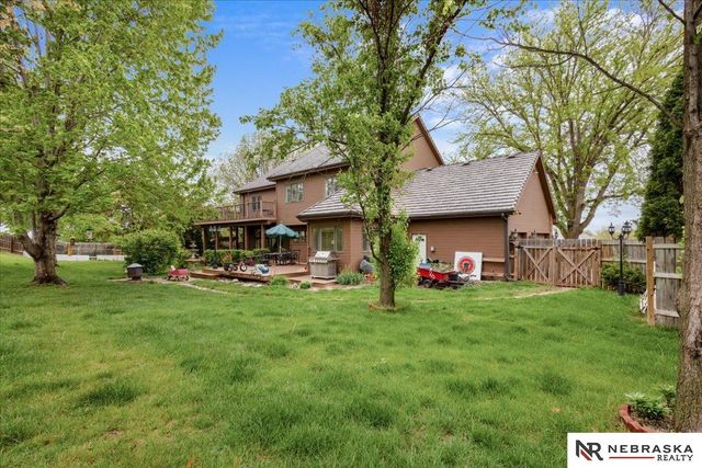 16767 J Circle, Omaha, NE 68135