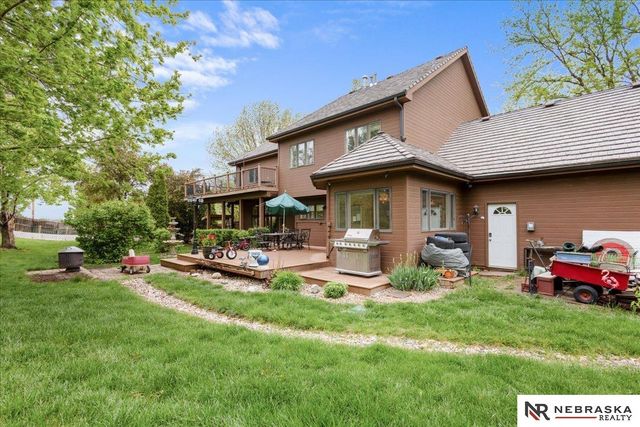 16767 J Circle, Omaha, NE 68135