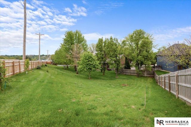 16767 J Circle, Omaha, NE 68135