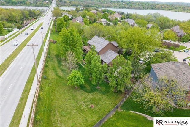 16767 J Circle, Omaha, NE 68135