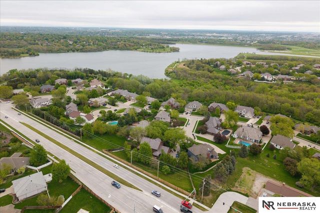 16767 J Circle, Omaha, NE 68135