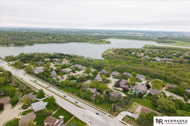 16767 J Circle, Omaha, NE 68135