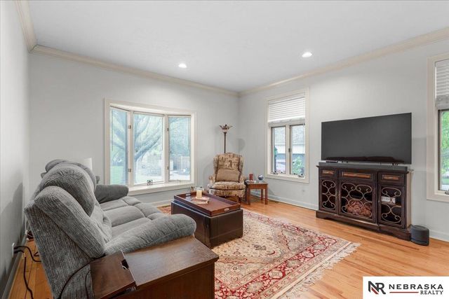 16767 J Circle, Omaha, NE 68135
