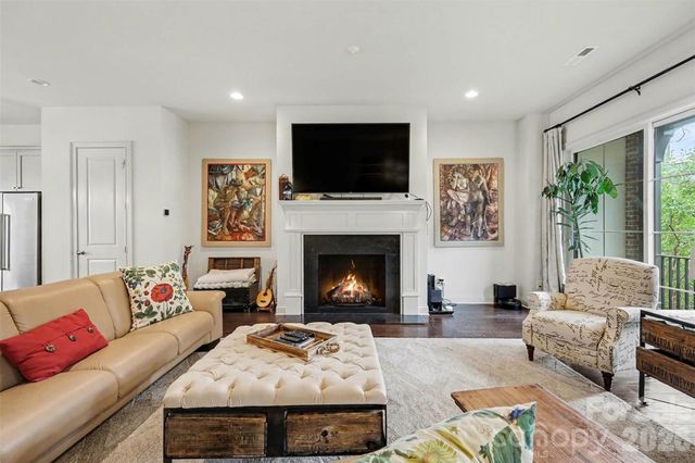 3030 Fairview Villa Court, Charlotte, NC 28209