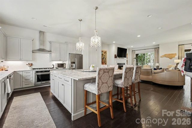 3030 Fairview Villa Court, Charlotte, NC 28209