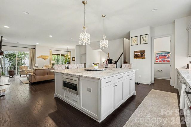 3030 Fairview Villa Court, Charlotte, NC 28209