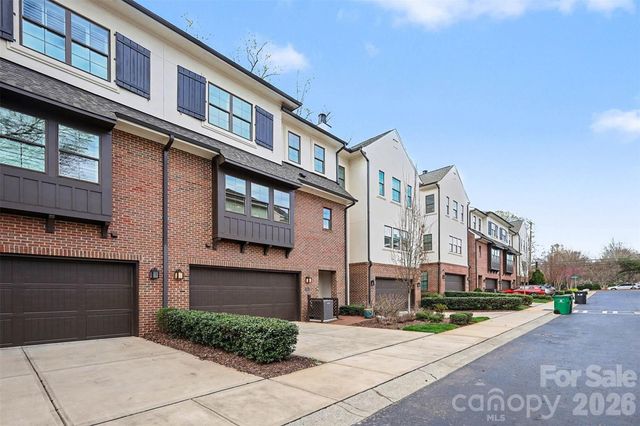 3030 Fairview Villa Court, Charlotte, NC 28209