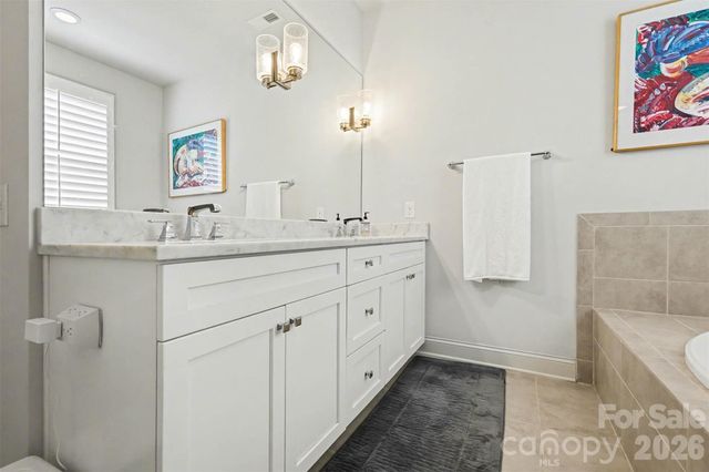 3030 Fairview Villa Court, Charlotte, NC 28209