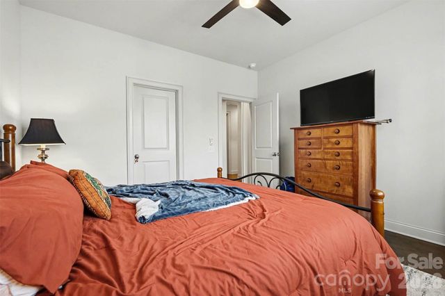 3030 Fairview Villa Court, Charlotte, NC 28209