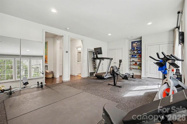 3030 Fairview Villa Court, Charlotte, NC 28209