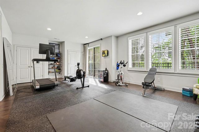 3030 Fairview Villa Court, Charlotte, NC 28209