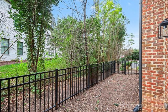 3030 Fairview Villa Court, Charlotte, NC 28209