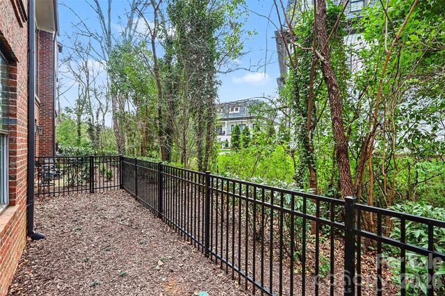 3030 Fairview Villa Court, Charlotte, NC 28209