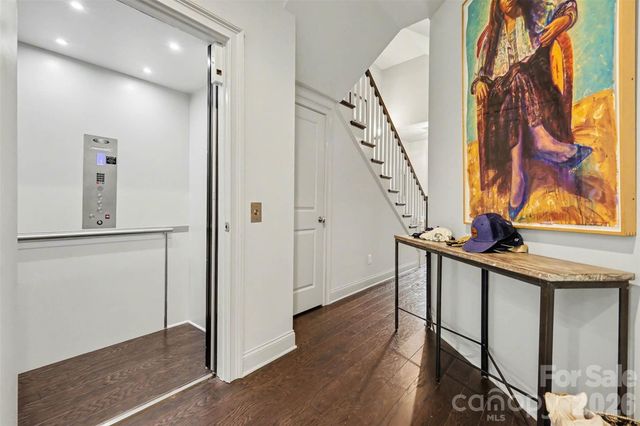 3030 Fairview Villa Court, Charlotte, NC 28209