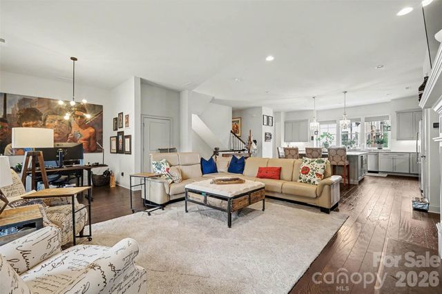 3030 Fairview Villa Court, Charlotte, NC 28209