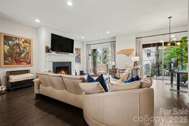 3030 Fairview Villa Court, Charlotte, NC 28209