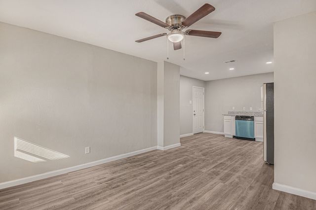 406 Dawson Circle, Grand Prairie, TX 75051